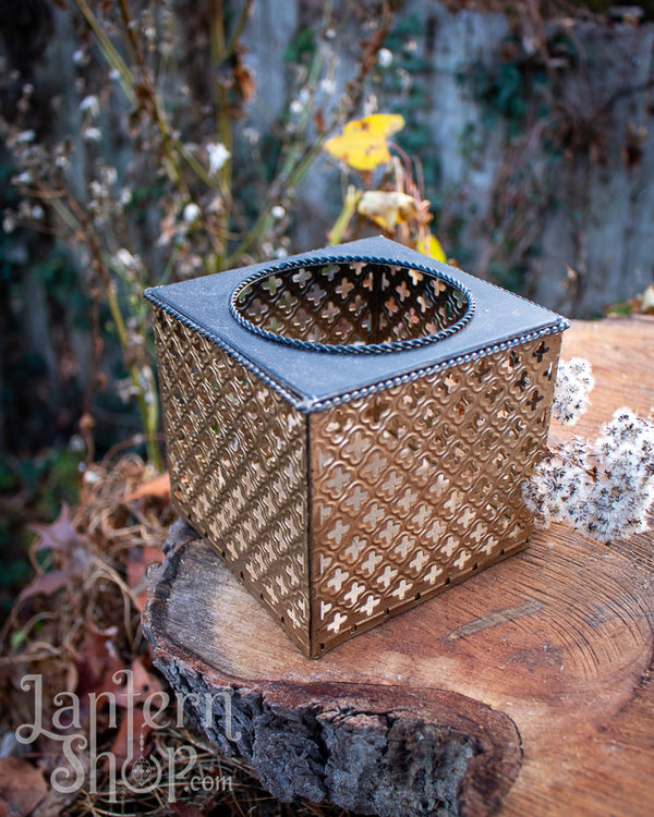 Golden quatrefoils basket lantern